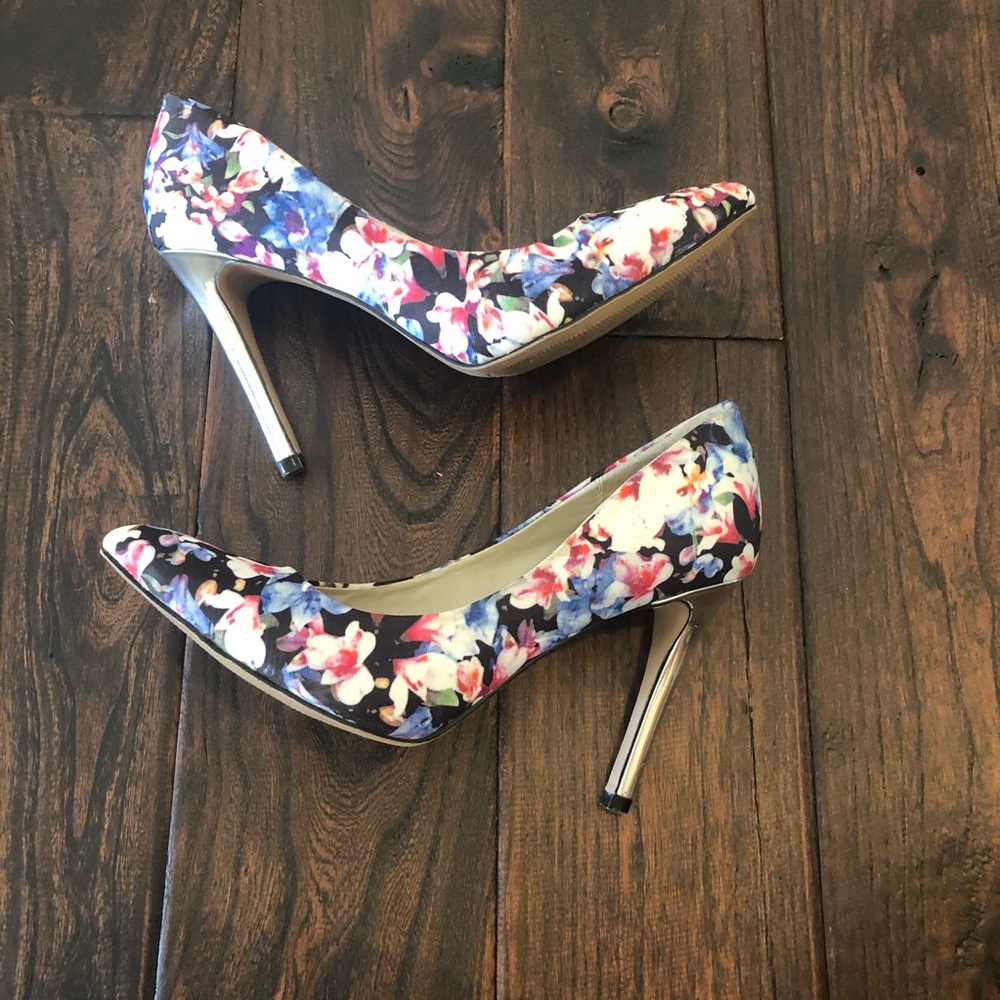 Apt. 9 floral heels - Picture 4 of 8